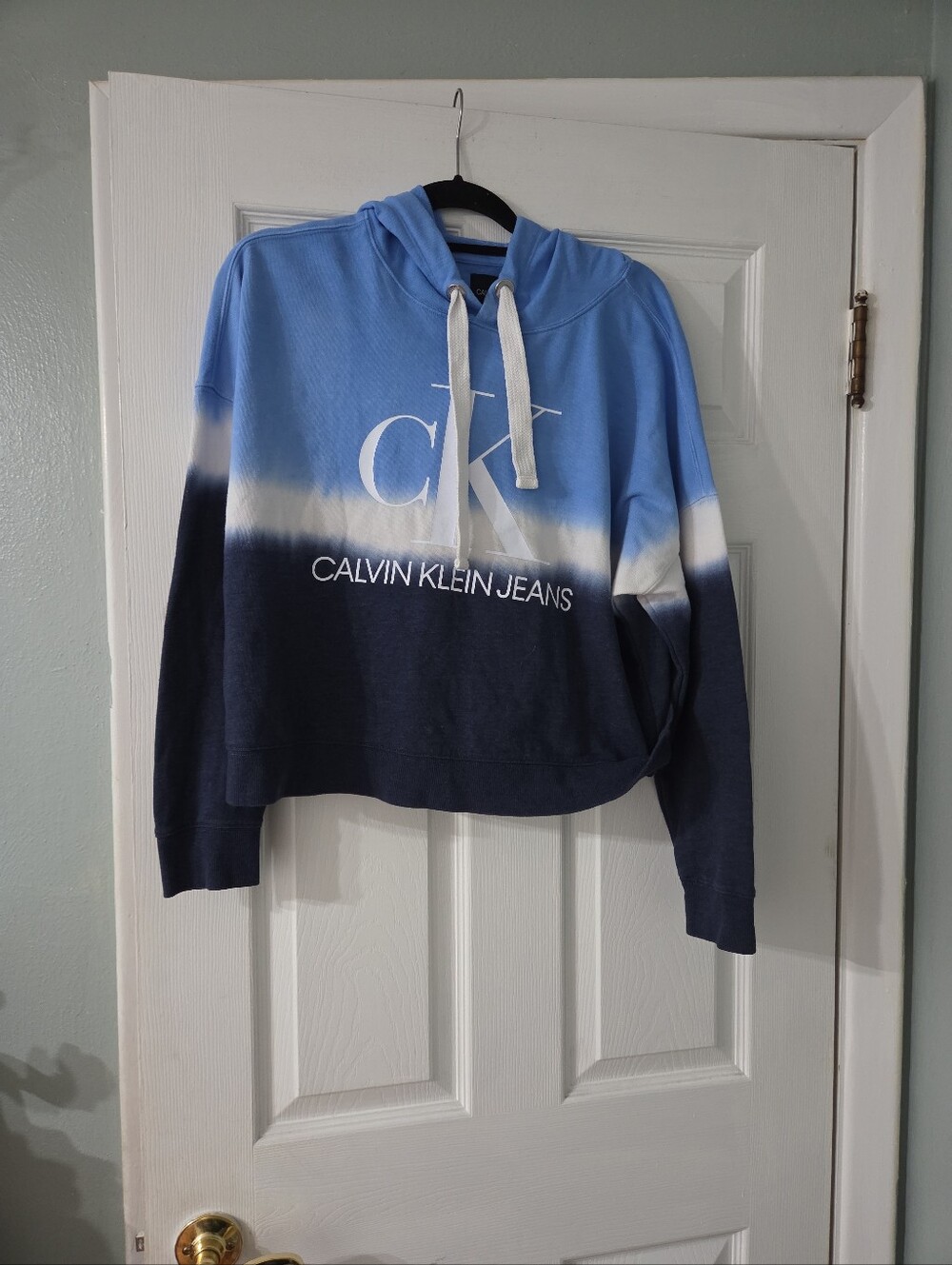 Calvin Klein Jeans Women's Blue Ombre Dip-Dye Cropped Hoodie.  M